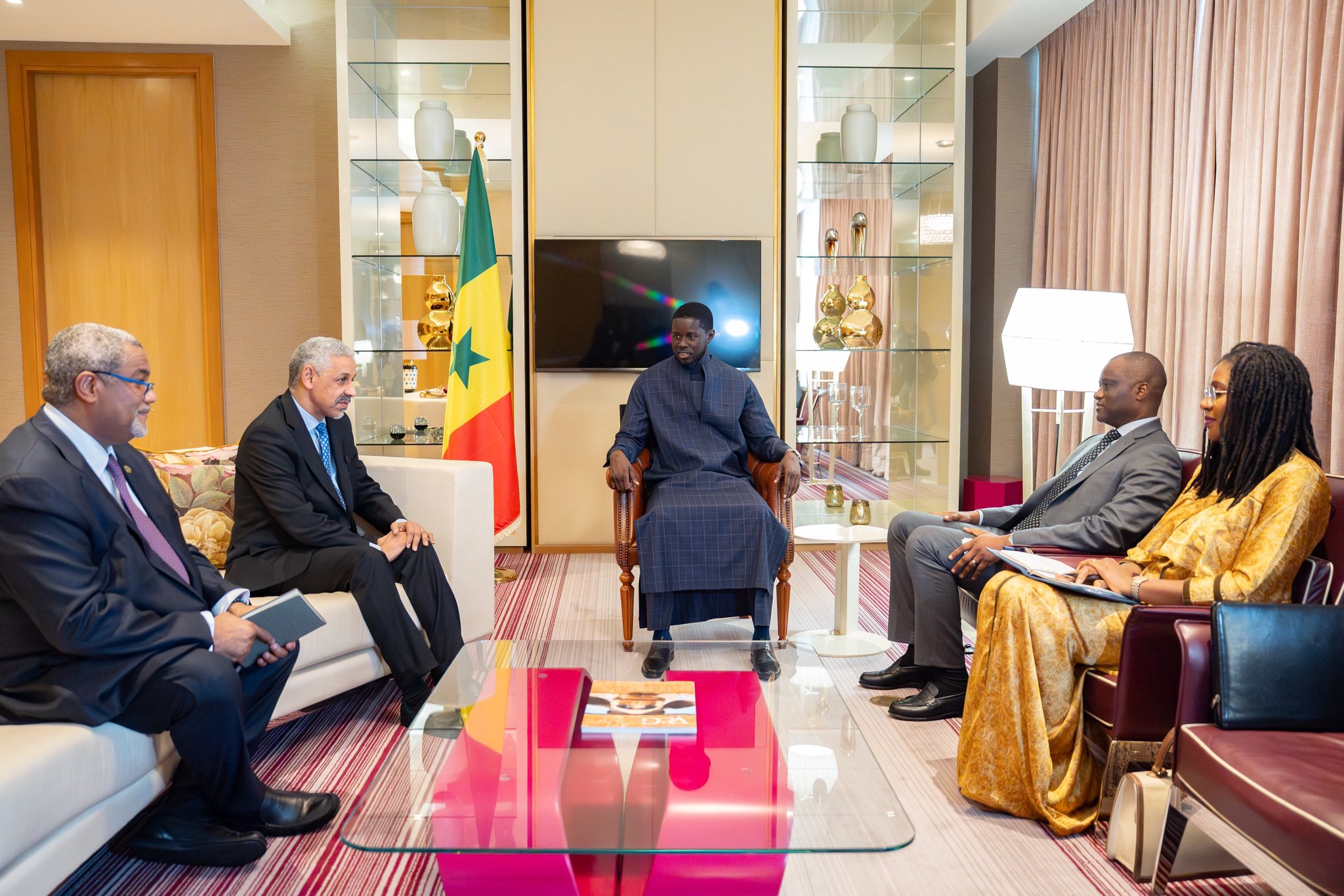 Le Président Diomaye Faye reçoit le président de la BAD et plaide pour des financements innovants en Afrique