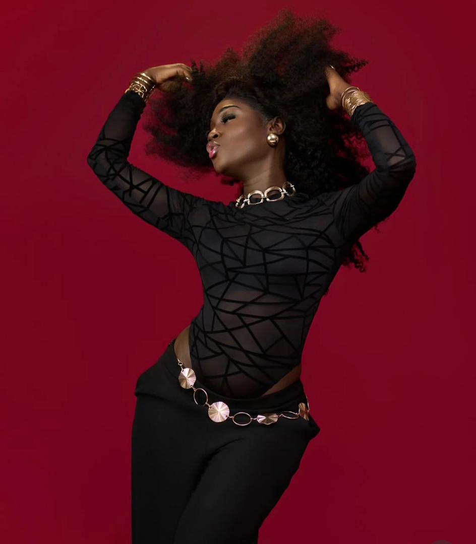 La séduisante et talentueuse chanteuse Ndakhté Lo charme ses fans