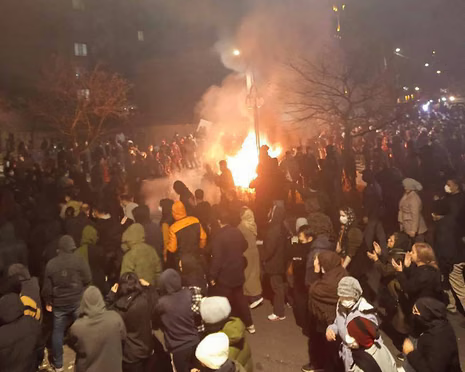 Crise iranienne: tensions diplomatiques et menaces militaires sur fond de contestation intérieure