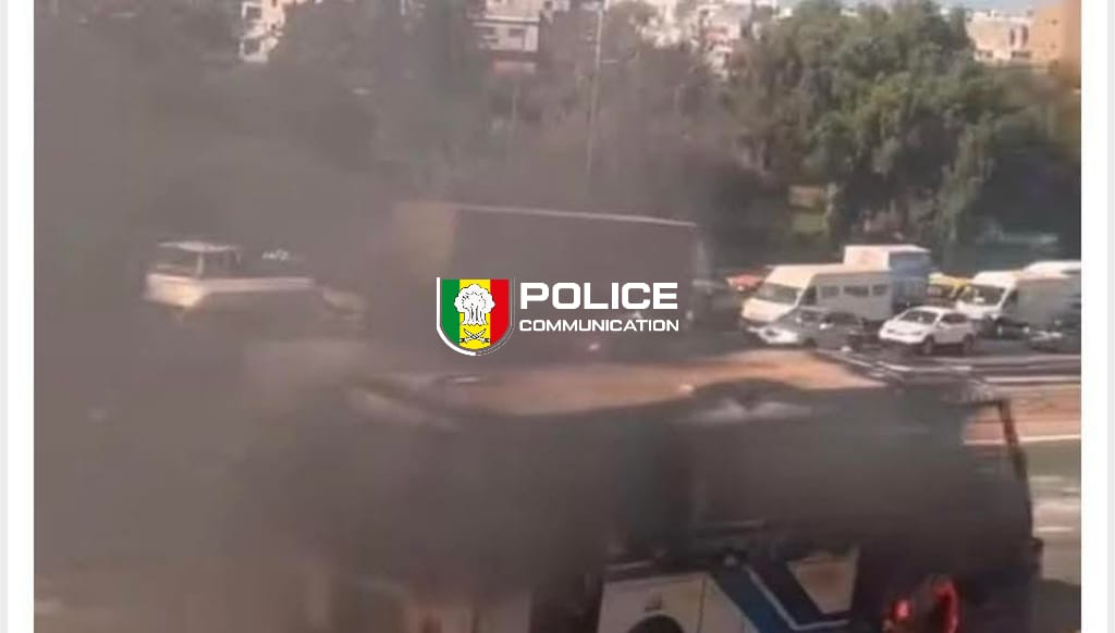 Patte d’Oie : un accident mortel impliquant un vélomoteur et un autocar a déclenché incendies et vandalisme