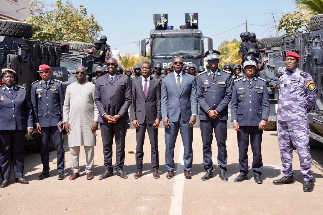 Ousmane Sonko en visite à la Direction générale de la Police nationale
