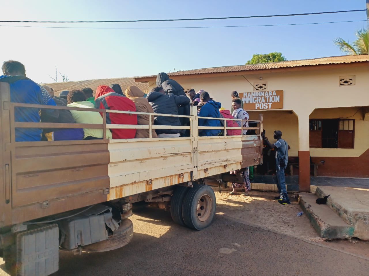 Migration irrégulière en Gambie: 59 migrants interceptés au poste de Mandinaba