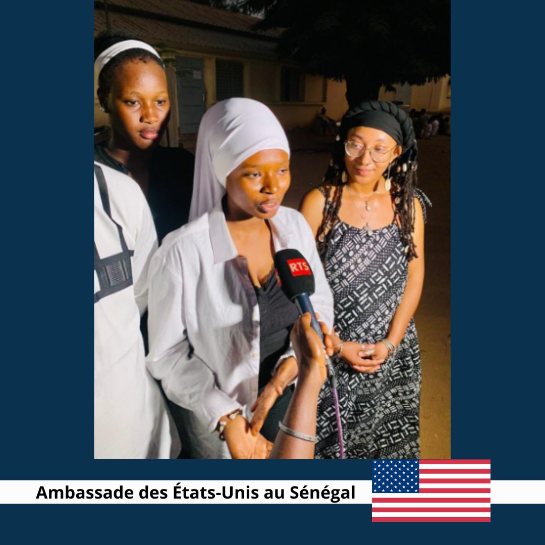 Ziguinchor : une “Bottle Party” en anglais au Lycée Djignabo pour célébrer la créativité des élèves