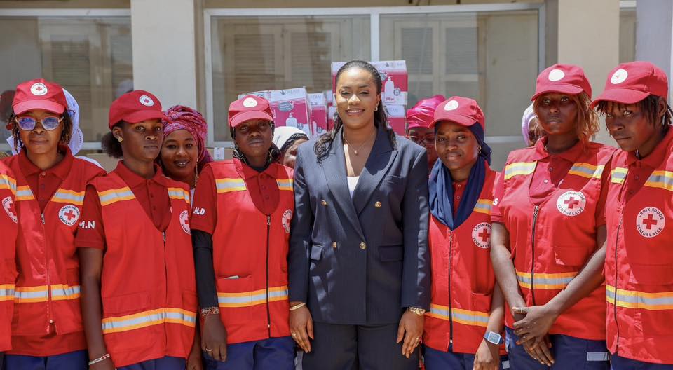 Solidarité : La Première Dame Absa Faye devient la Marraine de la Croix-Rouge Sénégalaise