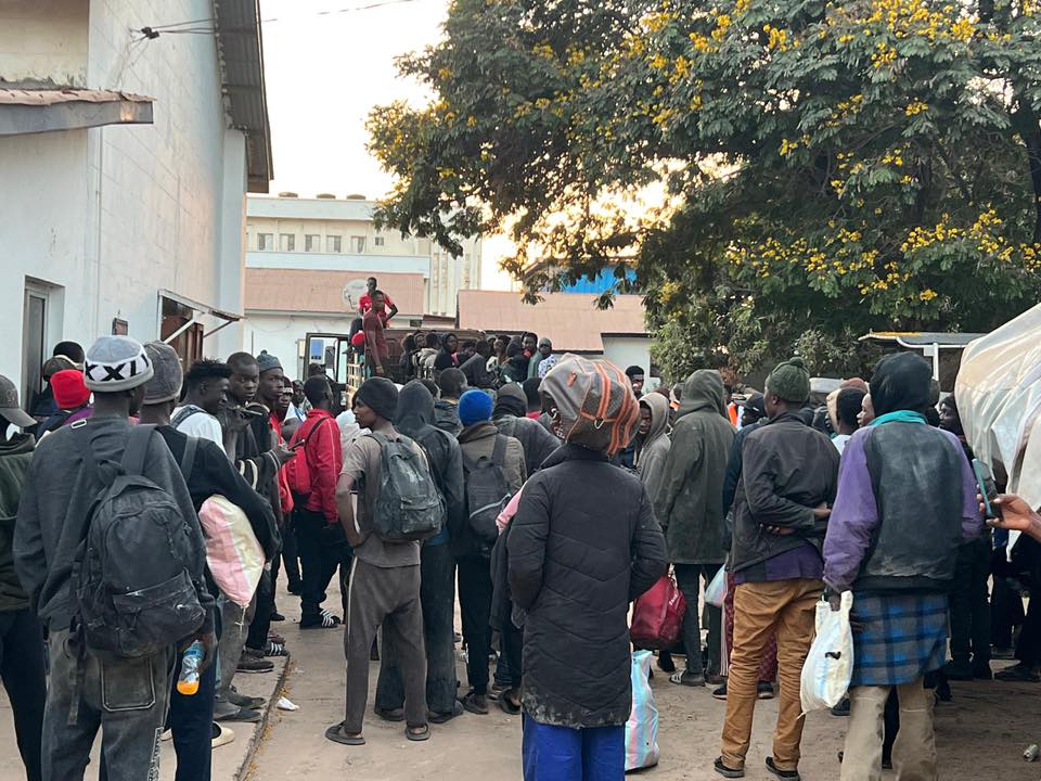 Immigration : Les services gambiens interceptent 60 candidats à l'émigration irrégulière sur la plage de Tanji