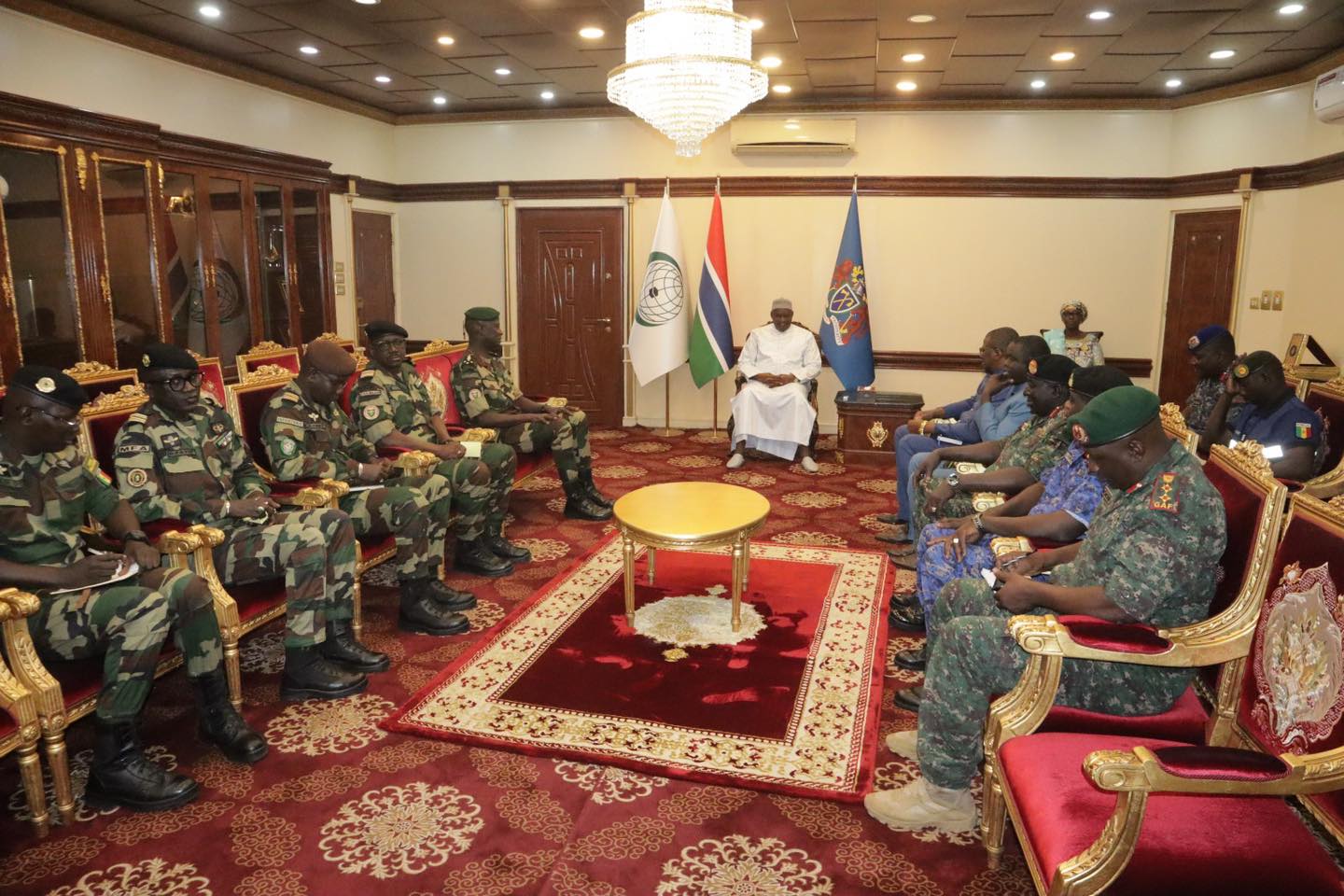 Diplomatie et Défense : Le Président Adama Barrow reçoit le nouveau Chef d'État-major des Armées du Sénégal