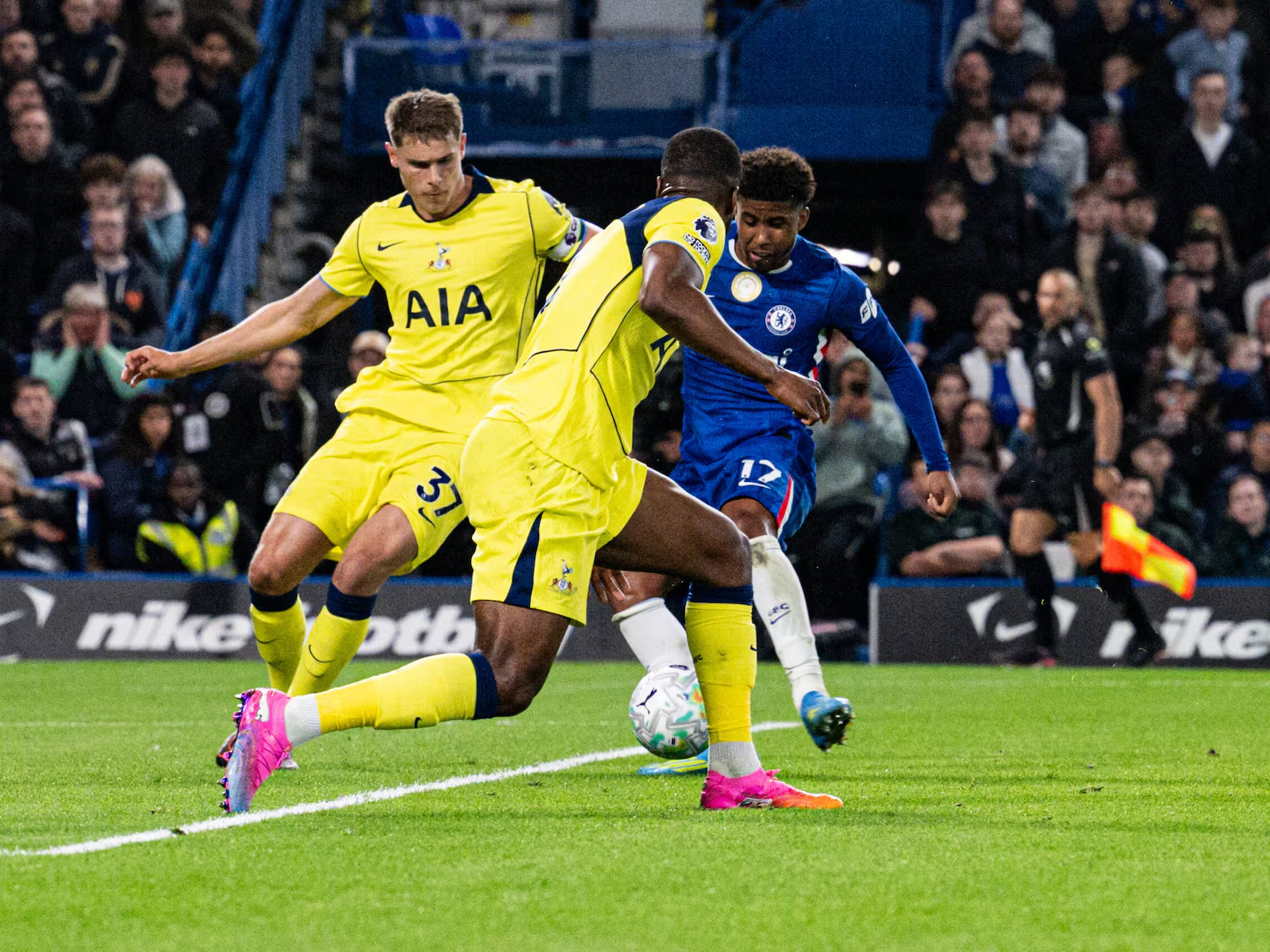 DERBY DE LONDRES : Chelsea dicte sa loi face à Tottenham et s'impose à Stamford Bridge !