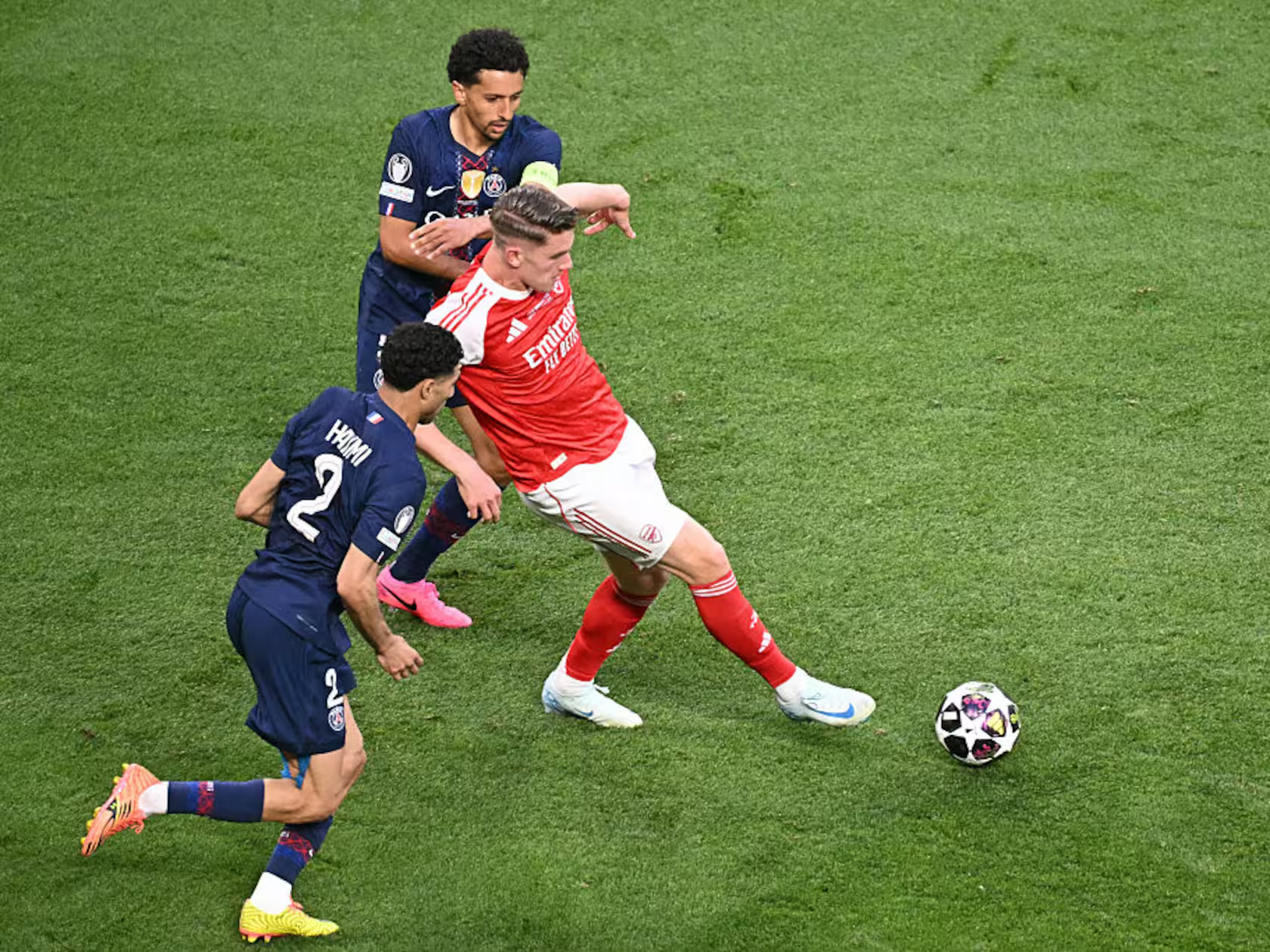 Finale de la Ligue des Champions: Pas de vainqueur après 90 minutes, le PSG et Arsenal s'engagent dans des prolongations étouffantes ! (1-1)