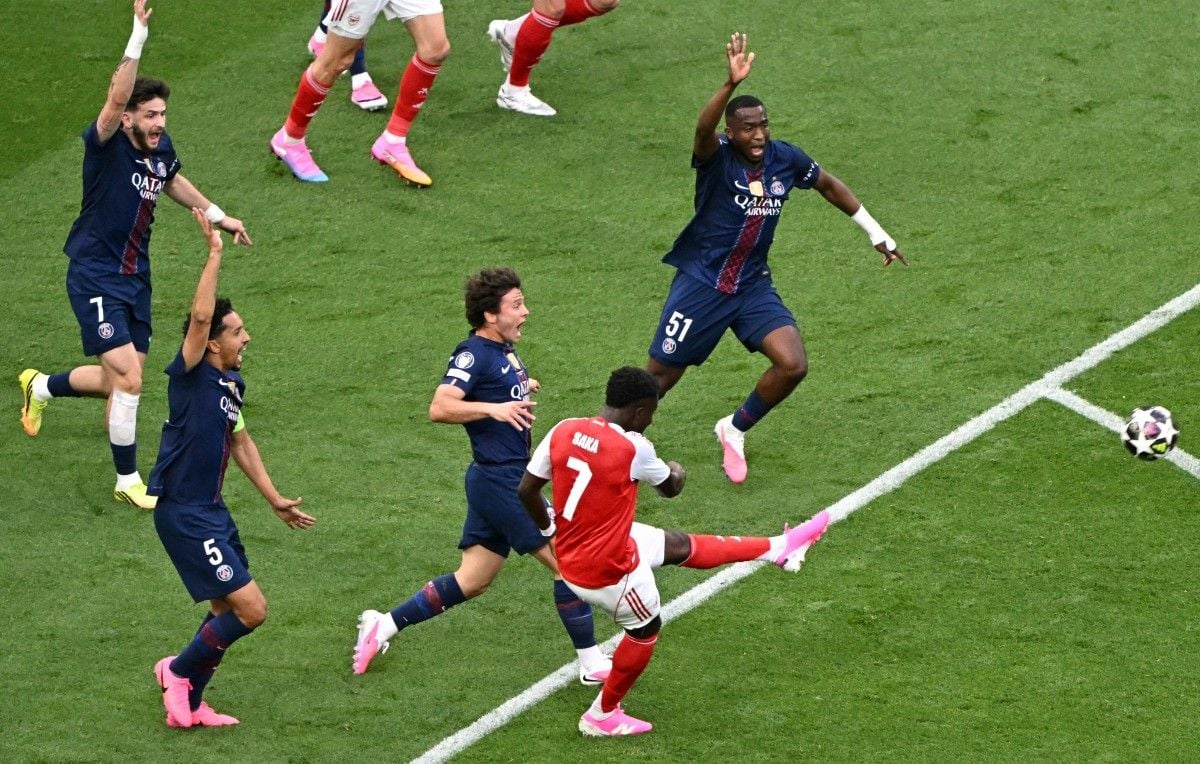 Finale de la Ligue des Champions : La polémique de la main de Bukayo Saka : Pourquoi l’arbitre Daniel Siebert a pris la bonne décision selon le règlement