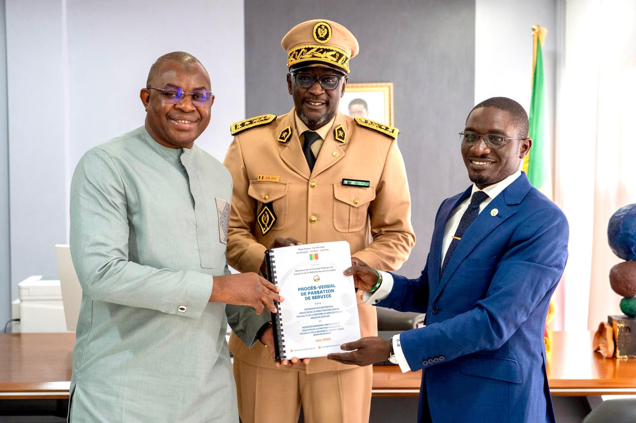 GOUVERNEMENT & RÉFORMES : Passation de service officielle au Ministère de la Fonction publique entre Olivier Boucal et Mamadou Lamine Dianté !
