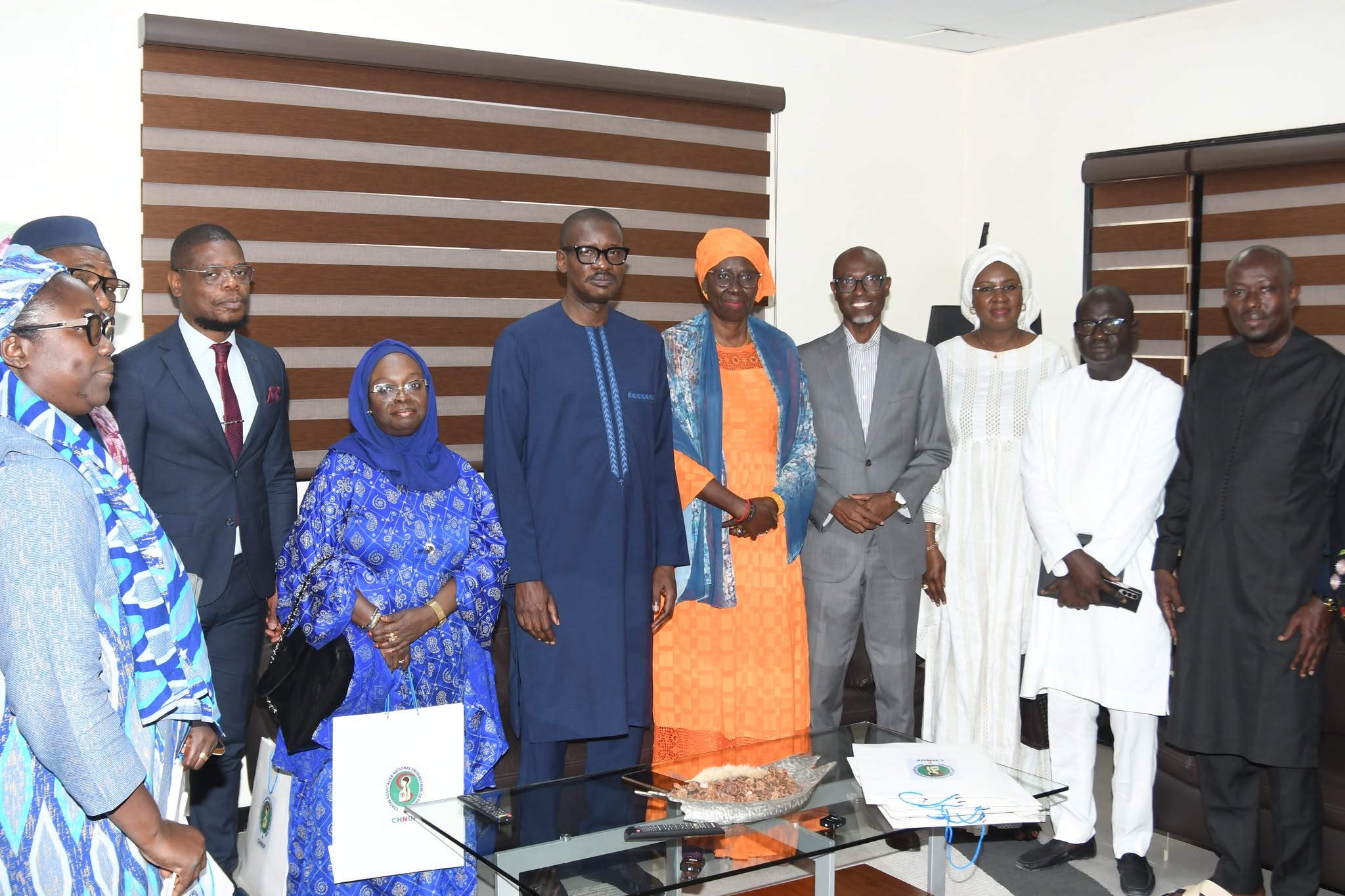 SOLIDARITÉ & SANTÉ PUBLIC : Le Trésor Public du Sénégal s’engage fermement aux côtés du Professeur Moussa Seydi au SMIT de Fann !