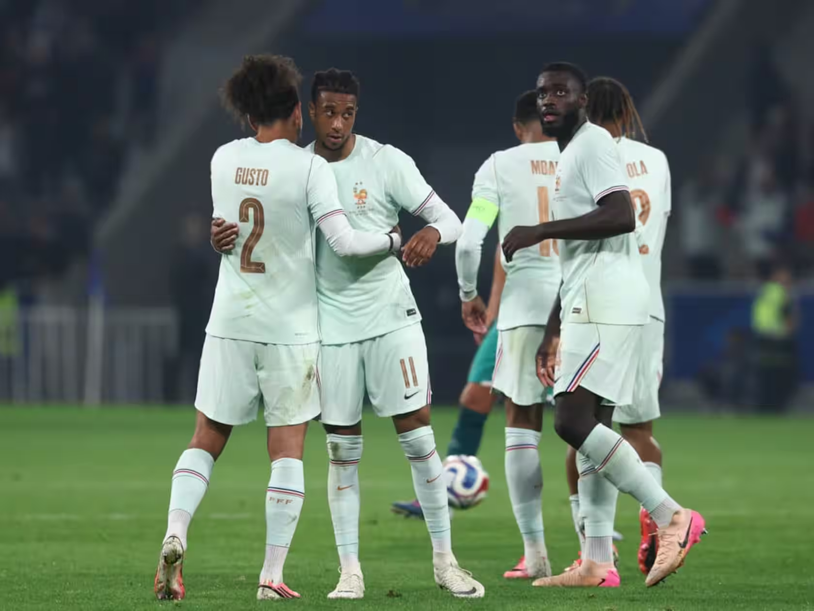 Mondial 2026 : Portée par un triplé de Michael Olise, la France s'impose face à l'Irlande du Nord avant de s'envoler pour la Coupe du Monde