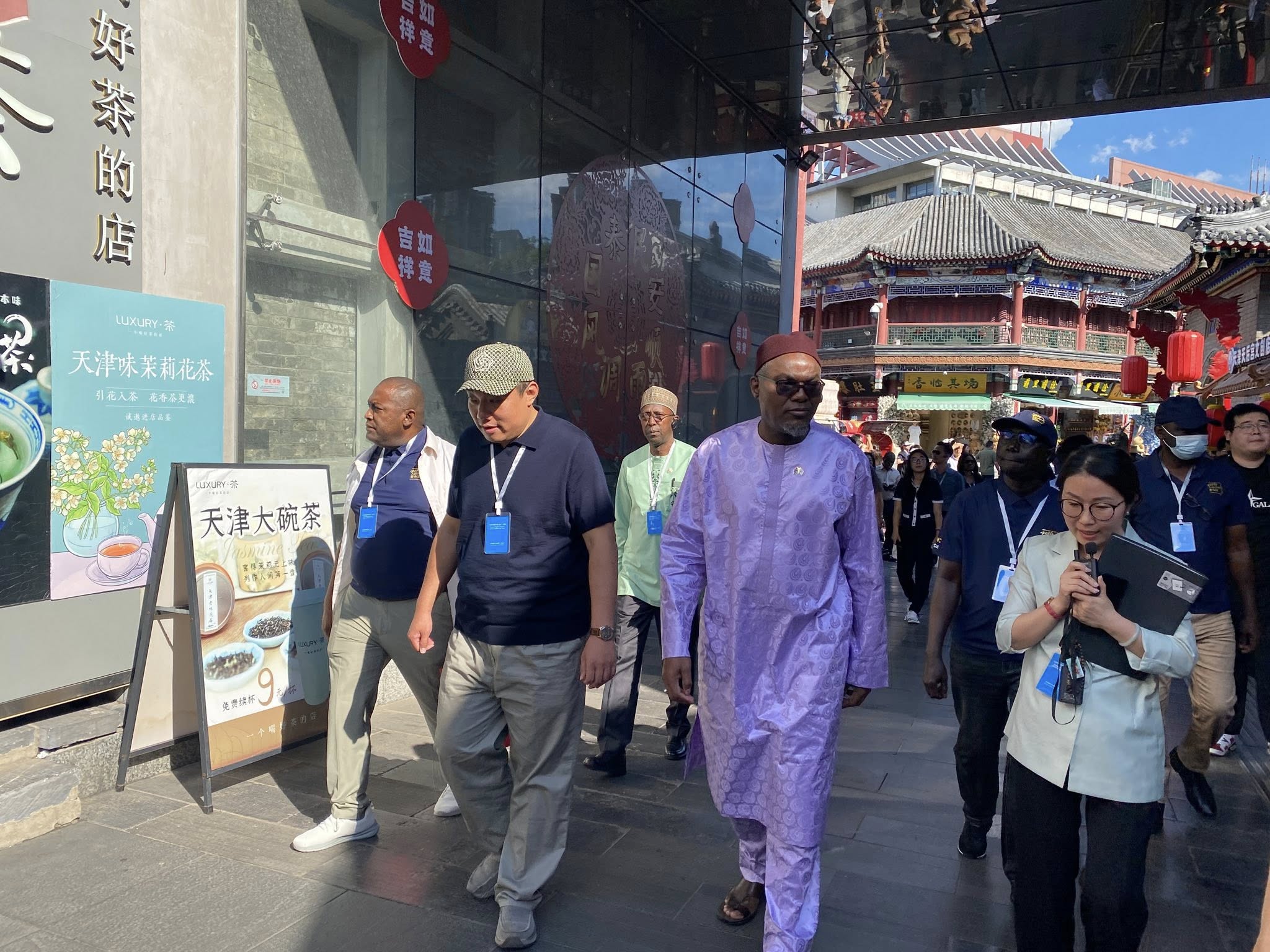 Diplomatie : Le Vice-Président gambien Mohammed B.S. Jallow scelle les liens culturels lors d'une immersion historique à Tianjin