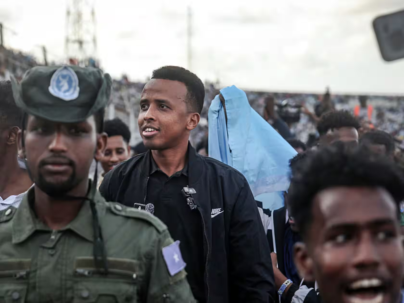 Mogadiscio : L'arbitre de la FIFA Omar Artan accueilli en héros après son expulsion historique des États-Unis