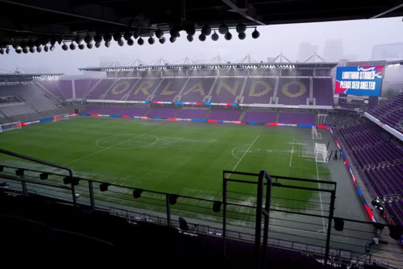 Orlando : Un violent orage retarde le coup d'envoi du dernier match amical entre l'Angleterre et le Costa Rica