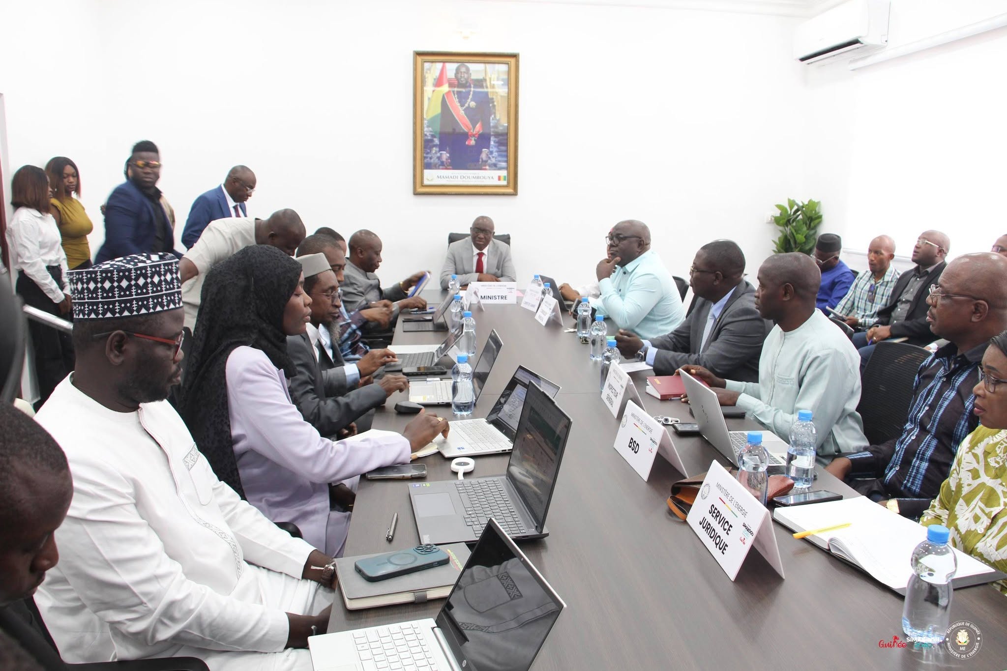 Guinée : le gouvernement accélère l’électrification rurale de dix localités grâce au projet ESTIA