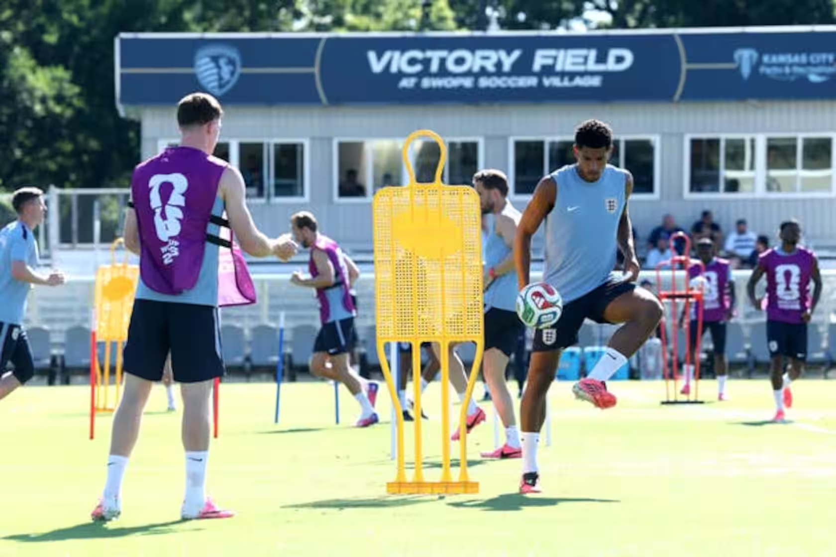 Coupe du monde 2026 : l’Angleterre installée à Kansas City sous la menace d’une alerte tornade