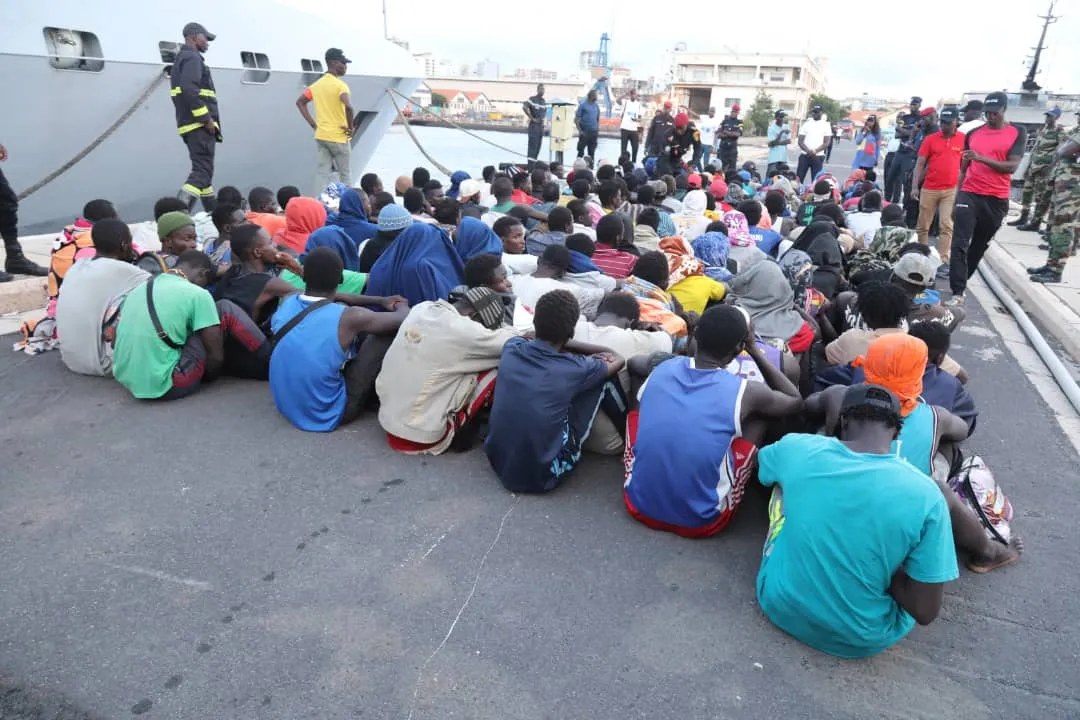 Émigration irrégulière : Une pirogue partie de la Gambie dévie et échoue aux Almadies, 93 migrants interpellés