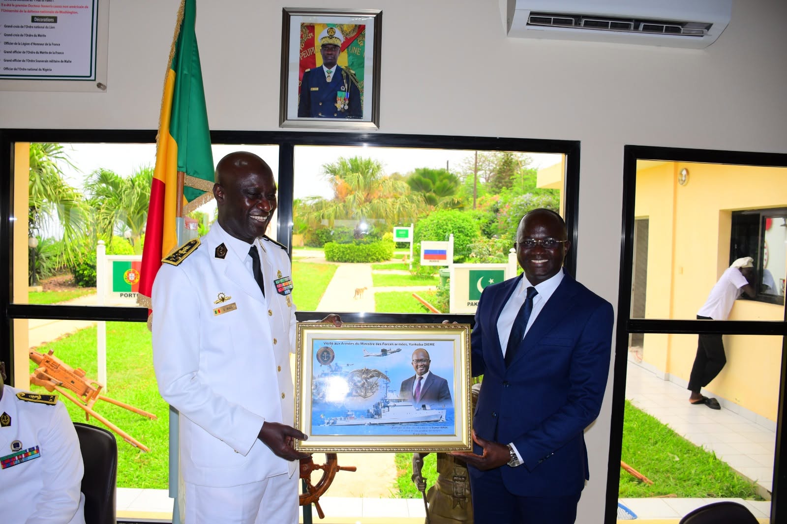 Défense : Le Ministre des Forces armées, Yankhoba Diémé, en visite de contact au Camp Dial Diop