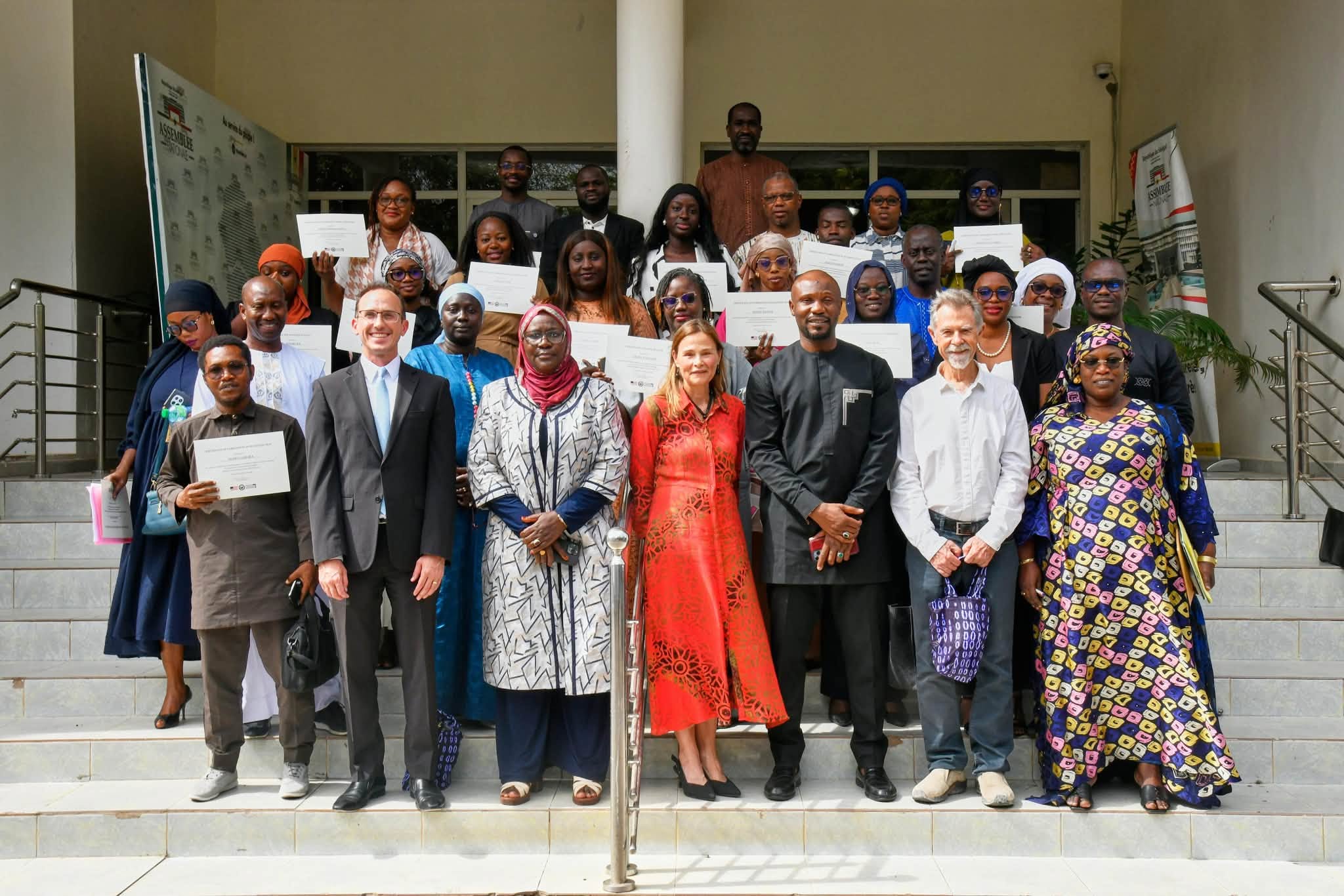 L’Assemblée nationale du Sénégal forme ses députés et agents en anglais: 23 récipiendaires reçoivent leurs certificats