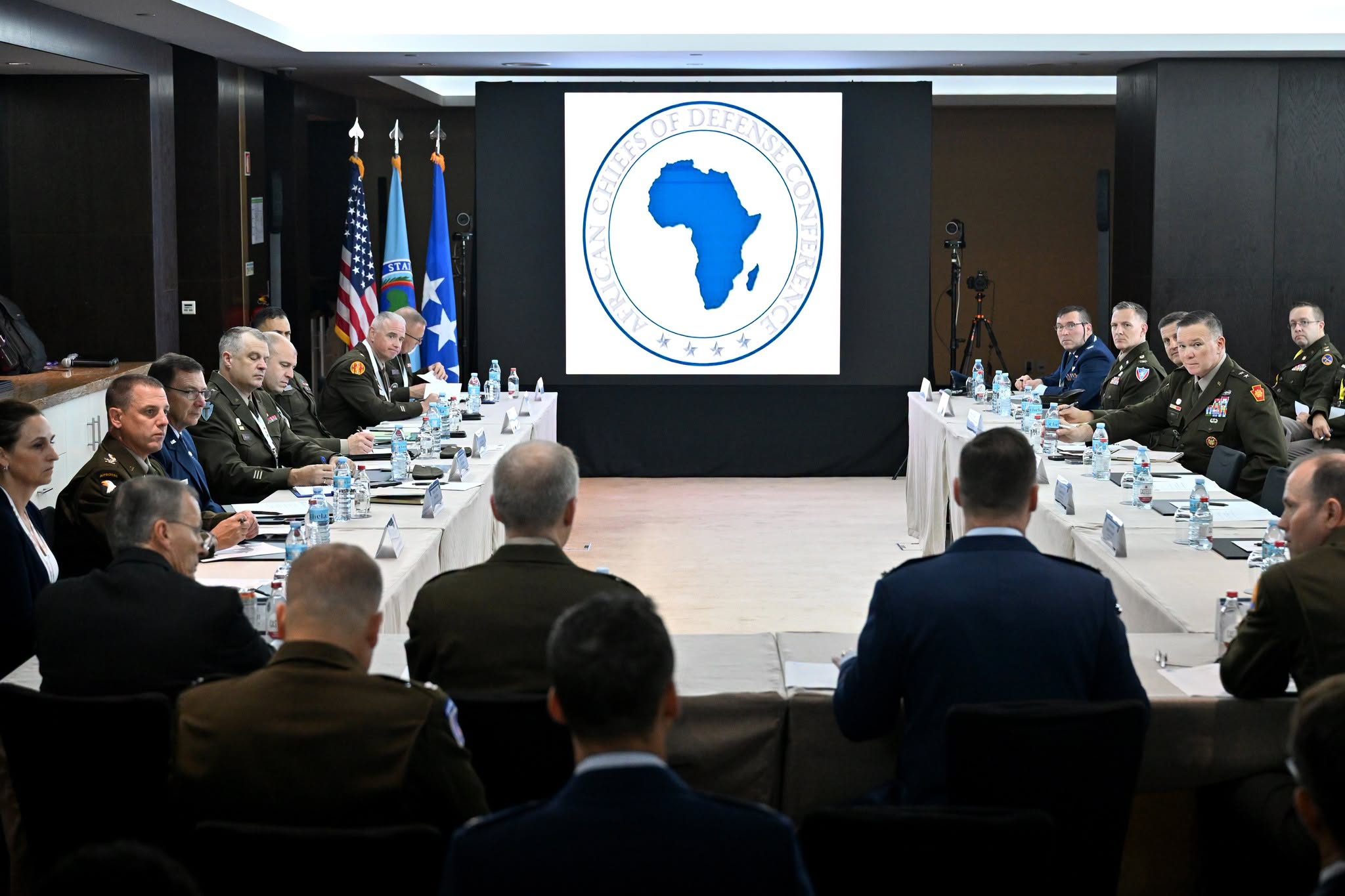 Coopération militaire : Le Commandement africain des États-Unis renforce ses alliances stratégiques avant l'ACHOD26 à Luanda