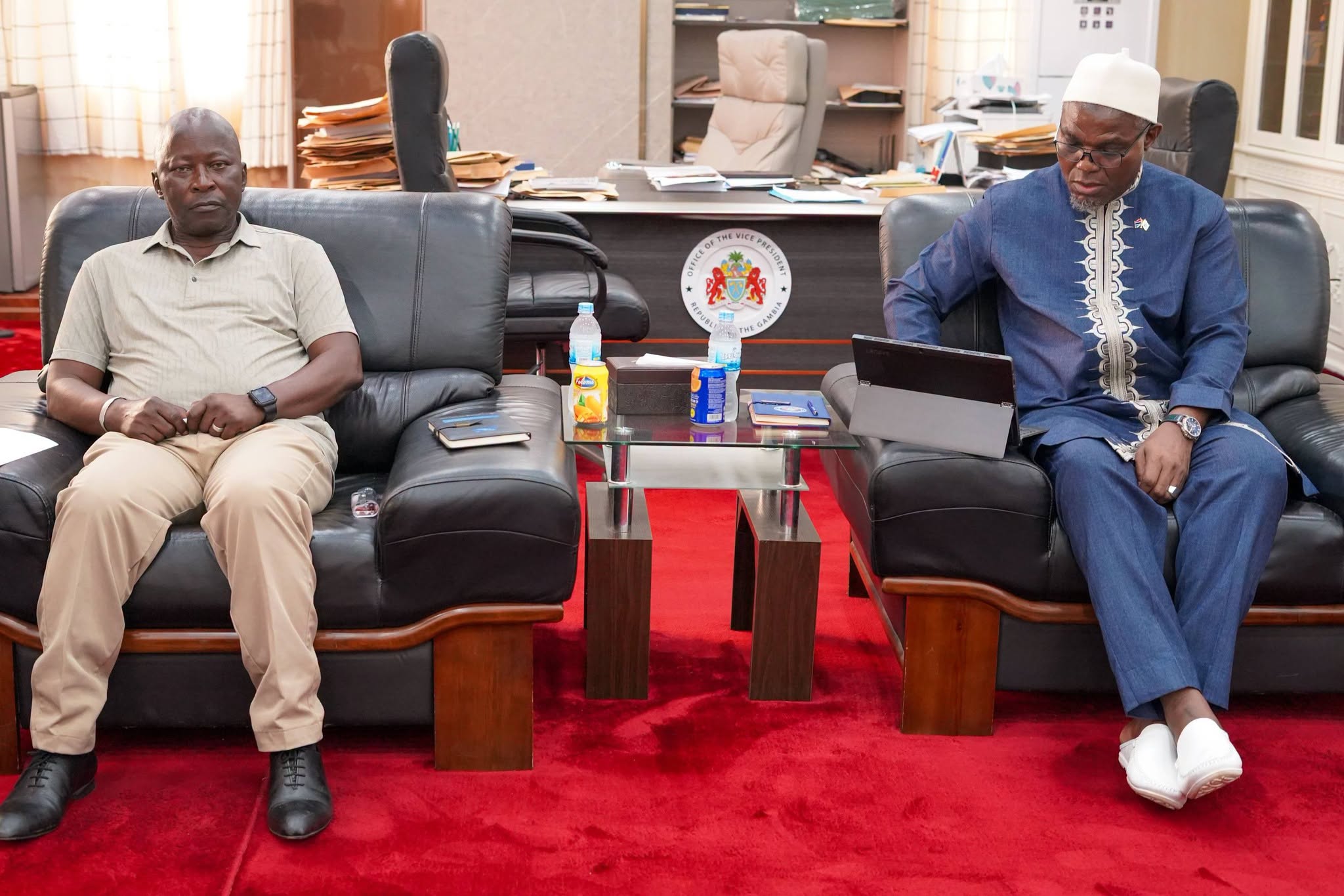 Gambie: Le Vice-Président Mohammed B.S. Jallow préside une réunion stratégique pour moderniser le service public