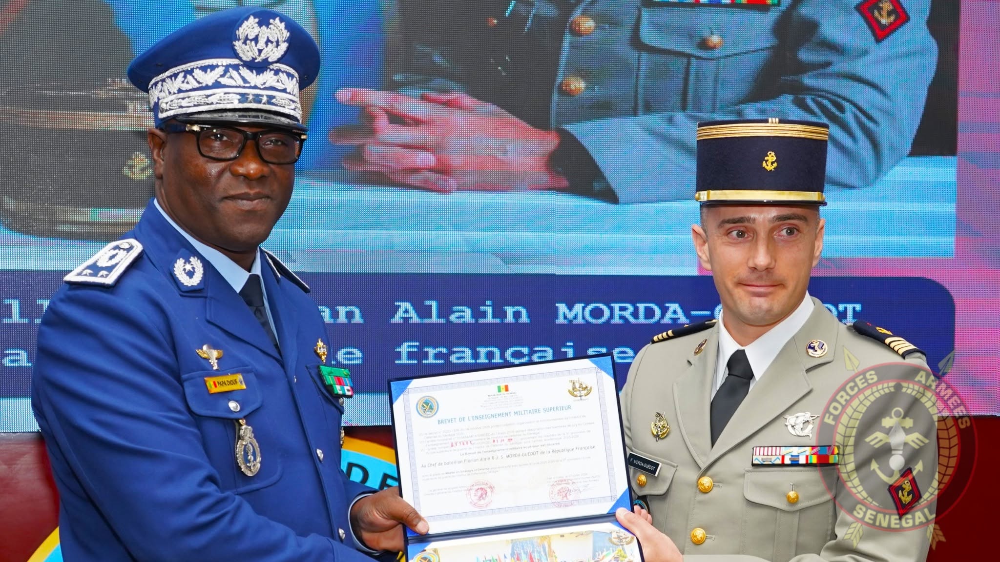 Sénégal : 68 auditeurs de l’Institut de défense reçoivent leurs diplômes après une formation militaire supérieure