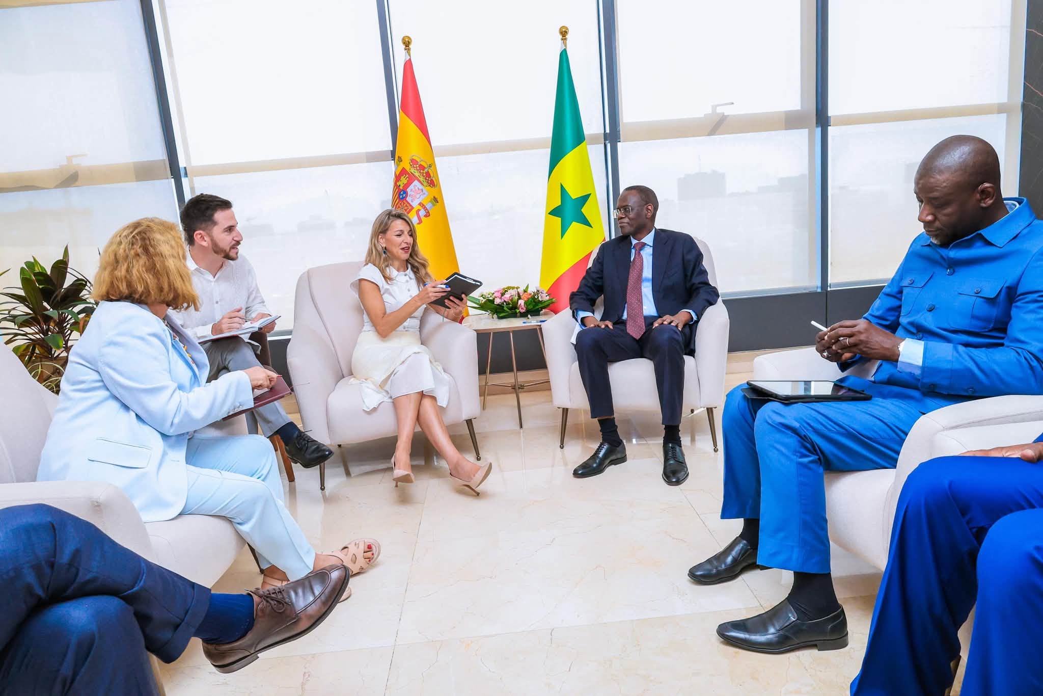 Coopération bilatérale : Le Premier ministre Ahmadou Al Aminou Lô reçoit la Vice-Présidente espagnole Yolanda Díaz à Dakar