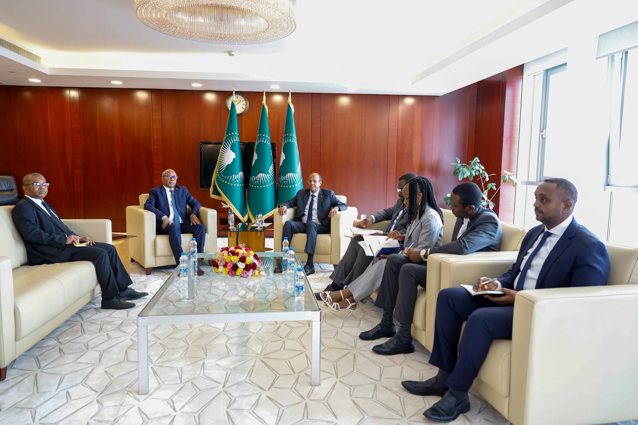 Union africaine : Le nouveau Représentant de Madagascar présente ses lettres de créance à Mahmoud Ali Youssouf