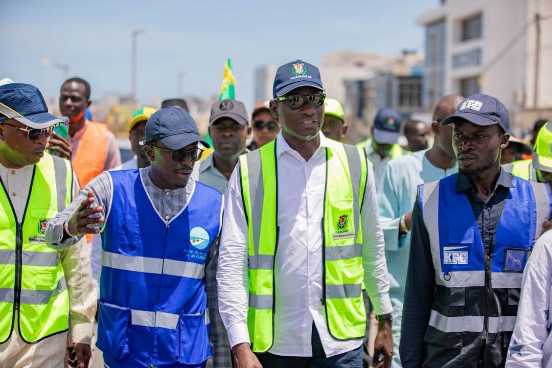 Infrastructures urbaines : Le maire Abass Fall inspecte les chantiers de Dakar sous les ovations des populations