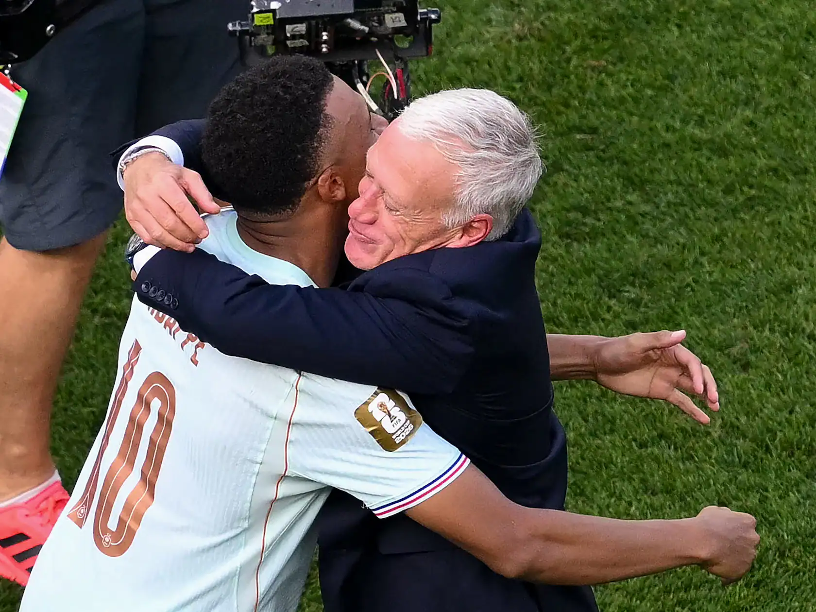 Équipe de France: L'hommage vibrant et émouvant de Kylian Mbappé pour la « dernière danse » de Didier Deschamps