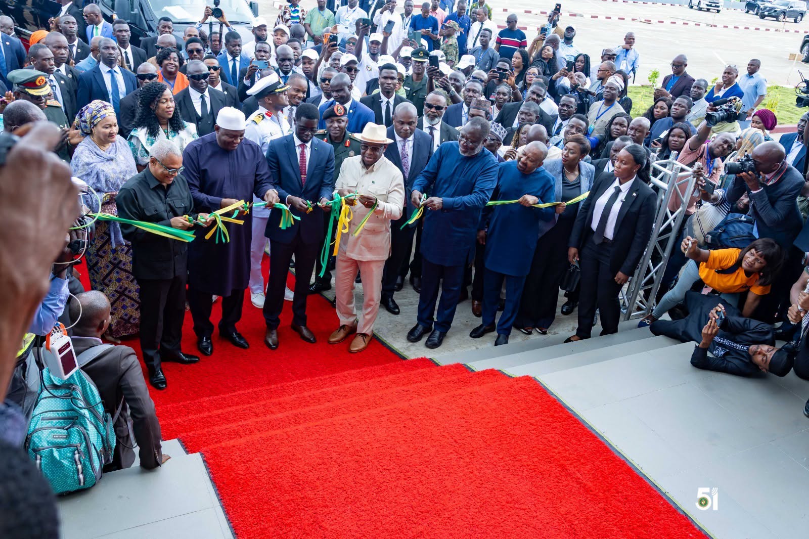 CEDEAO : Julius Maada Bio inaugure un Centre international de conférences et un dépôt logistique majeur à Lungi en Sierra Leone