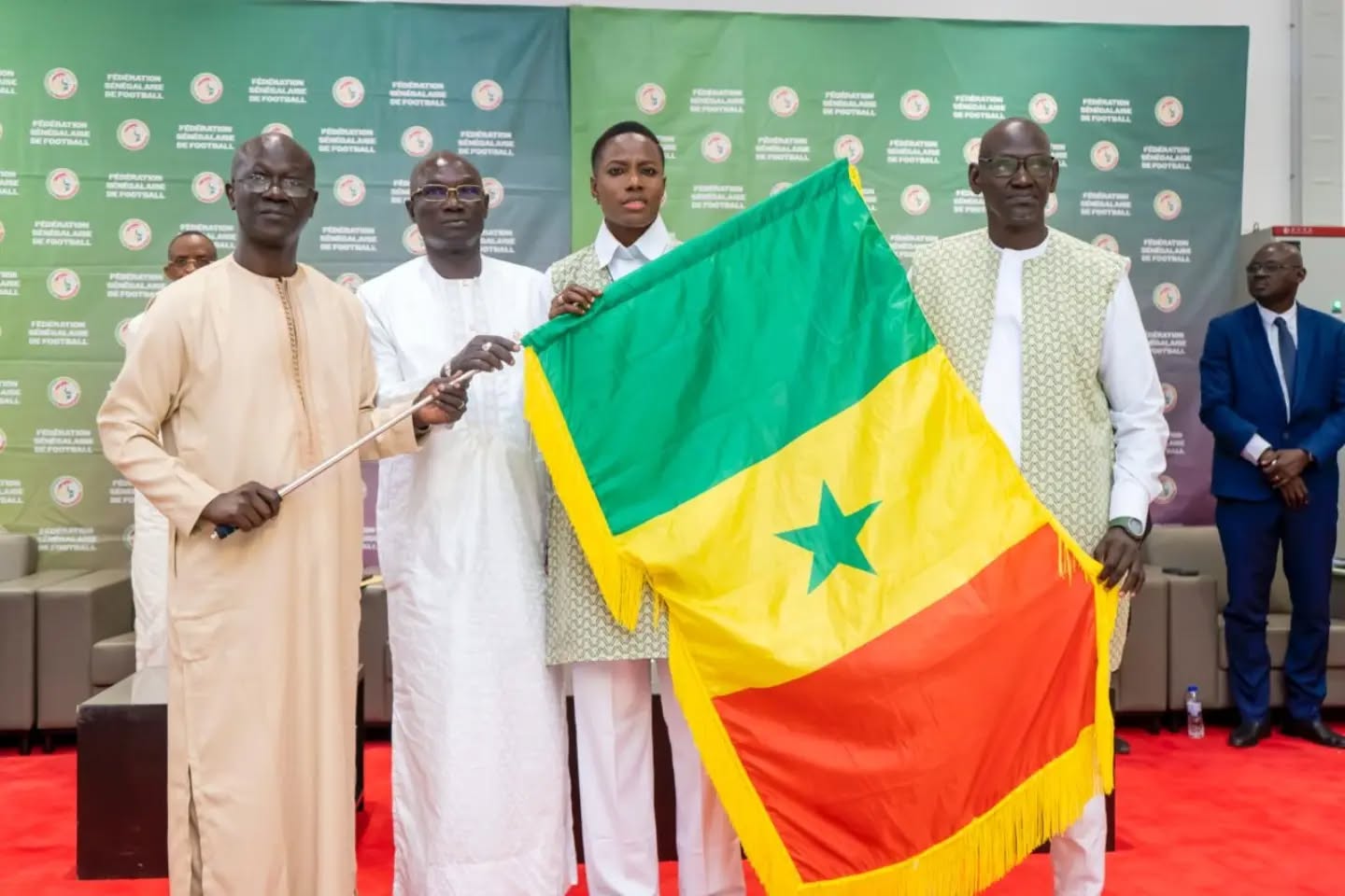 CAN Féminine « Maroc 2026 » : Les Lionnes du Sénégal reçoivent le drapeau national avant leur envol