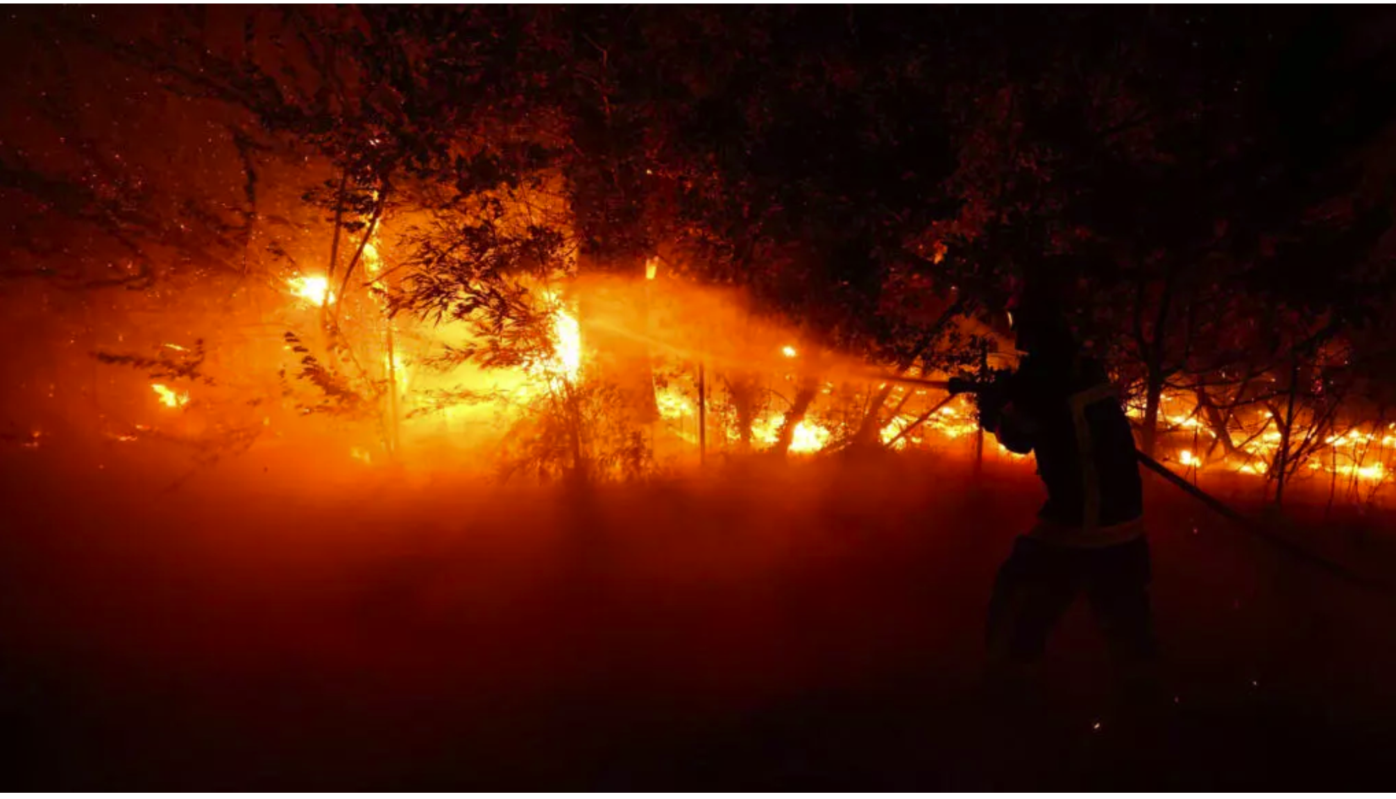 France: Plus de 60 000 évacués et appel aux renforts européens face aux violents incendies dans le Sud-Ouest