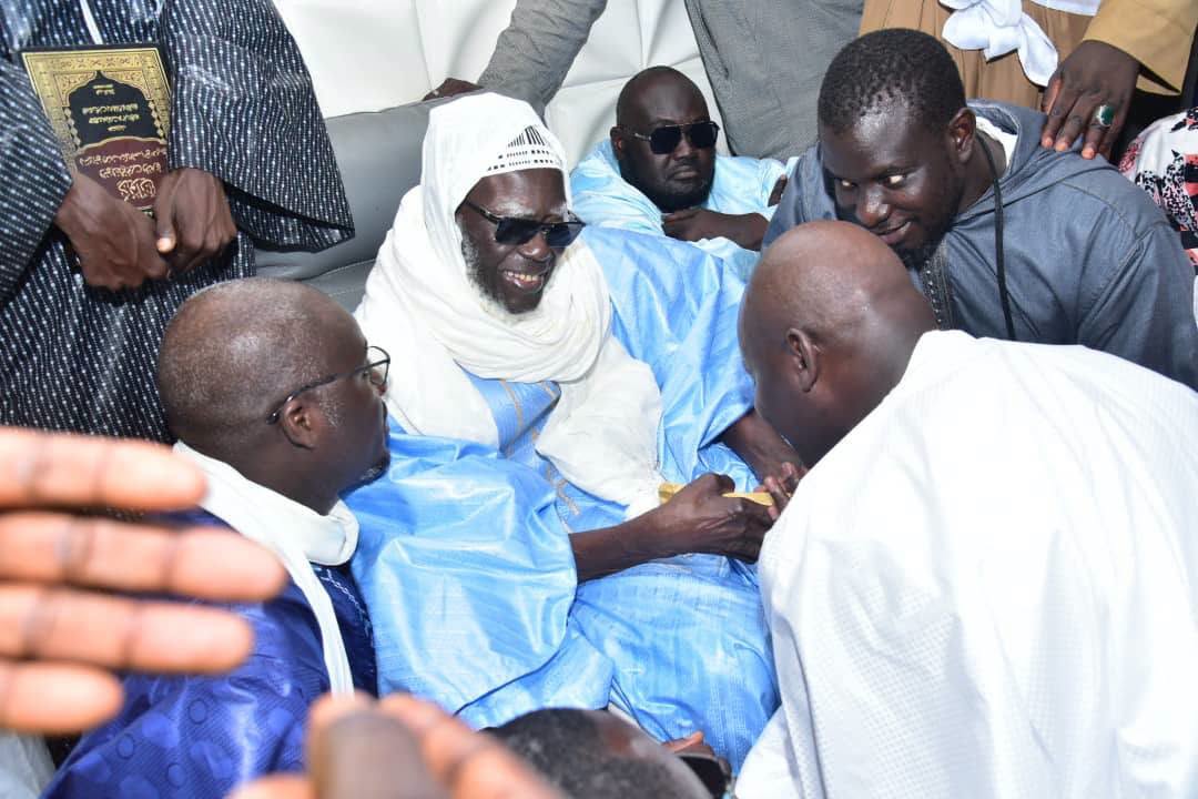 Magal de Touba 2026: La communauté mouride salue l’action et la visite du maire de Dakar, Abass Fall, dans la ville sainte