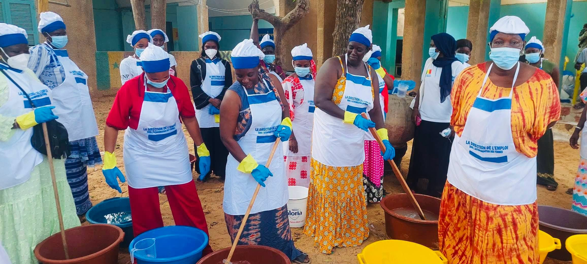 Malika: La Direction de l'Emploi renforce l'autonomie de 30 femmes à travers une formation en saponification