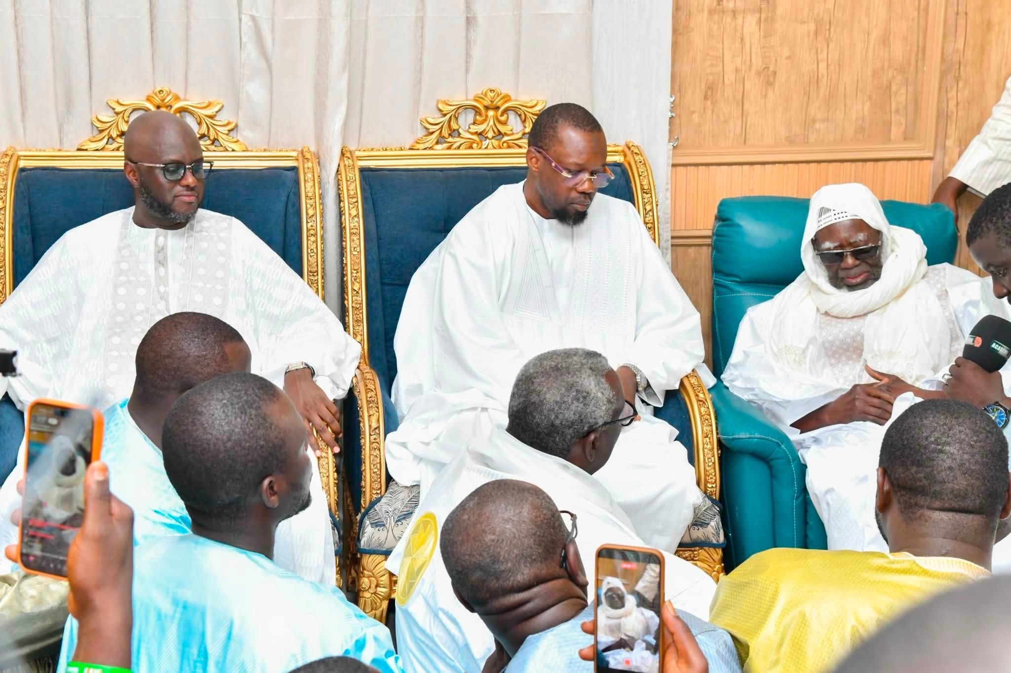 Ousmane Sonko en visite à Touba avant le Grand Magal 2026 pour son « ziar » auprès du khalife général des Mourides
