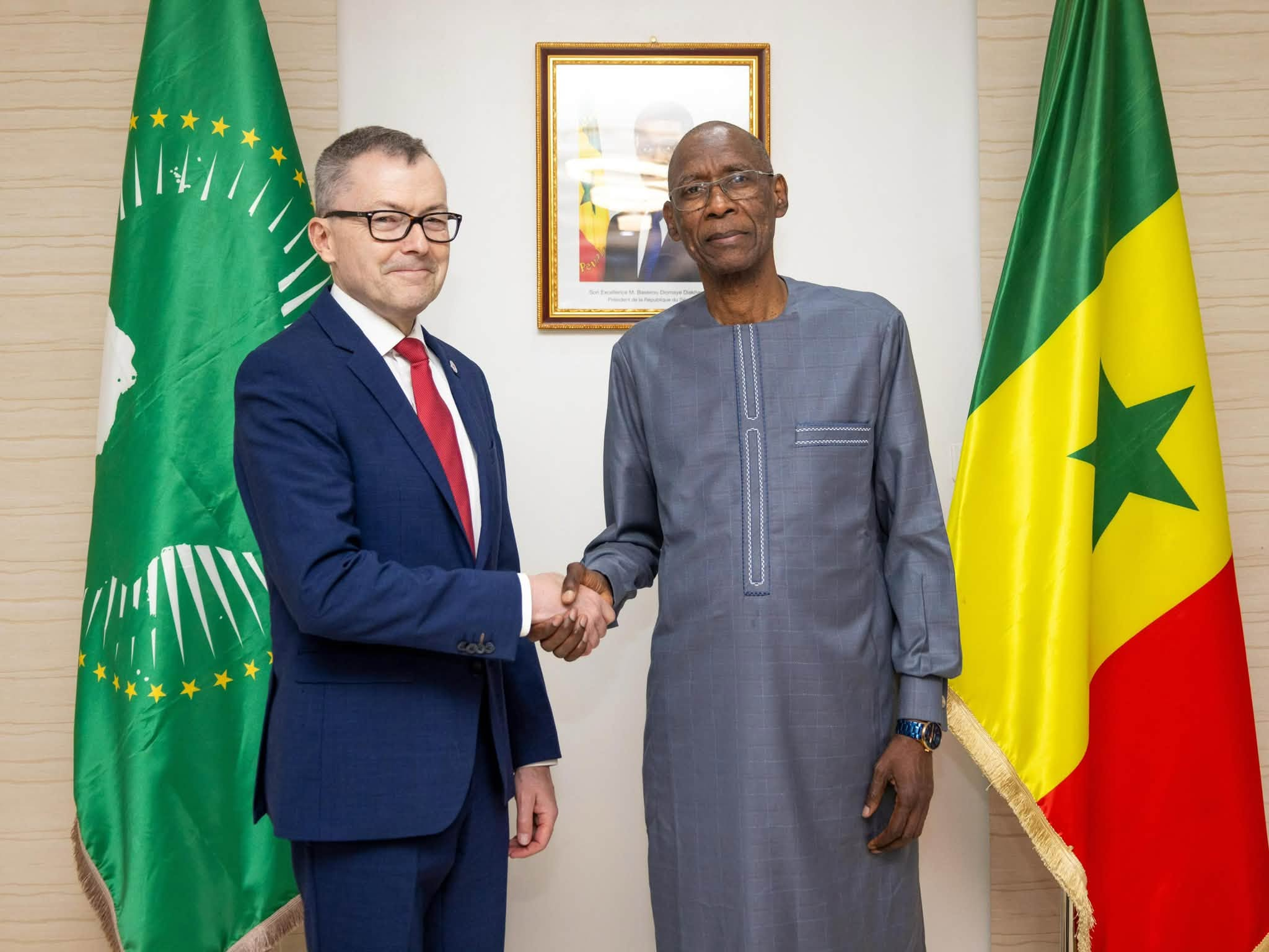 Coopération humanitaire: le Ministre Cheikh Niang reçoit le Vice-Président du CICR à Dakar