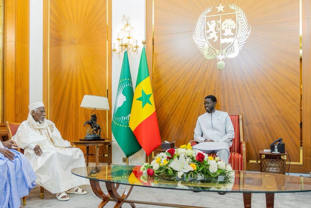Bassirou Diomaye Faye reçoit le Khalife général de Darou Salam Chérif