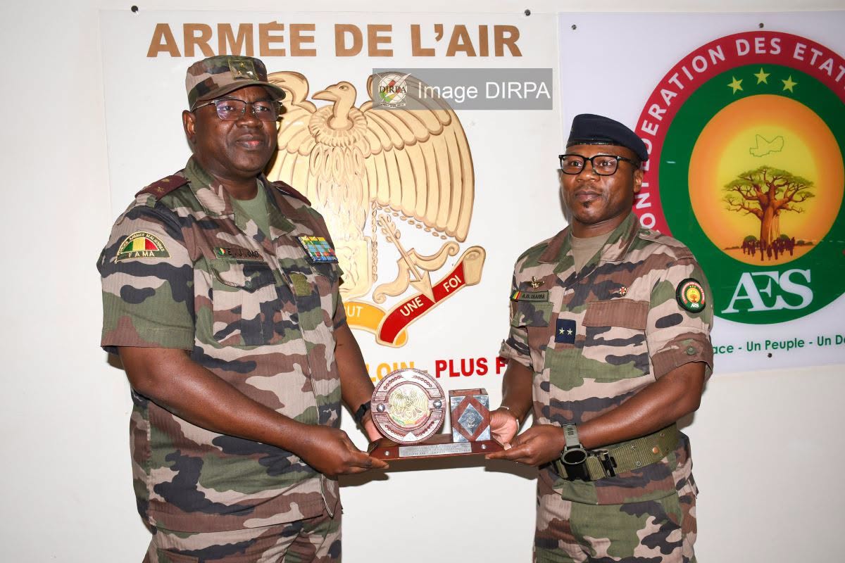 Visite du CEMGA à la Base 100 : le Général DAO fixe le cap pour l'Armée de l'Air malienne