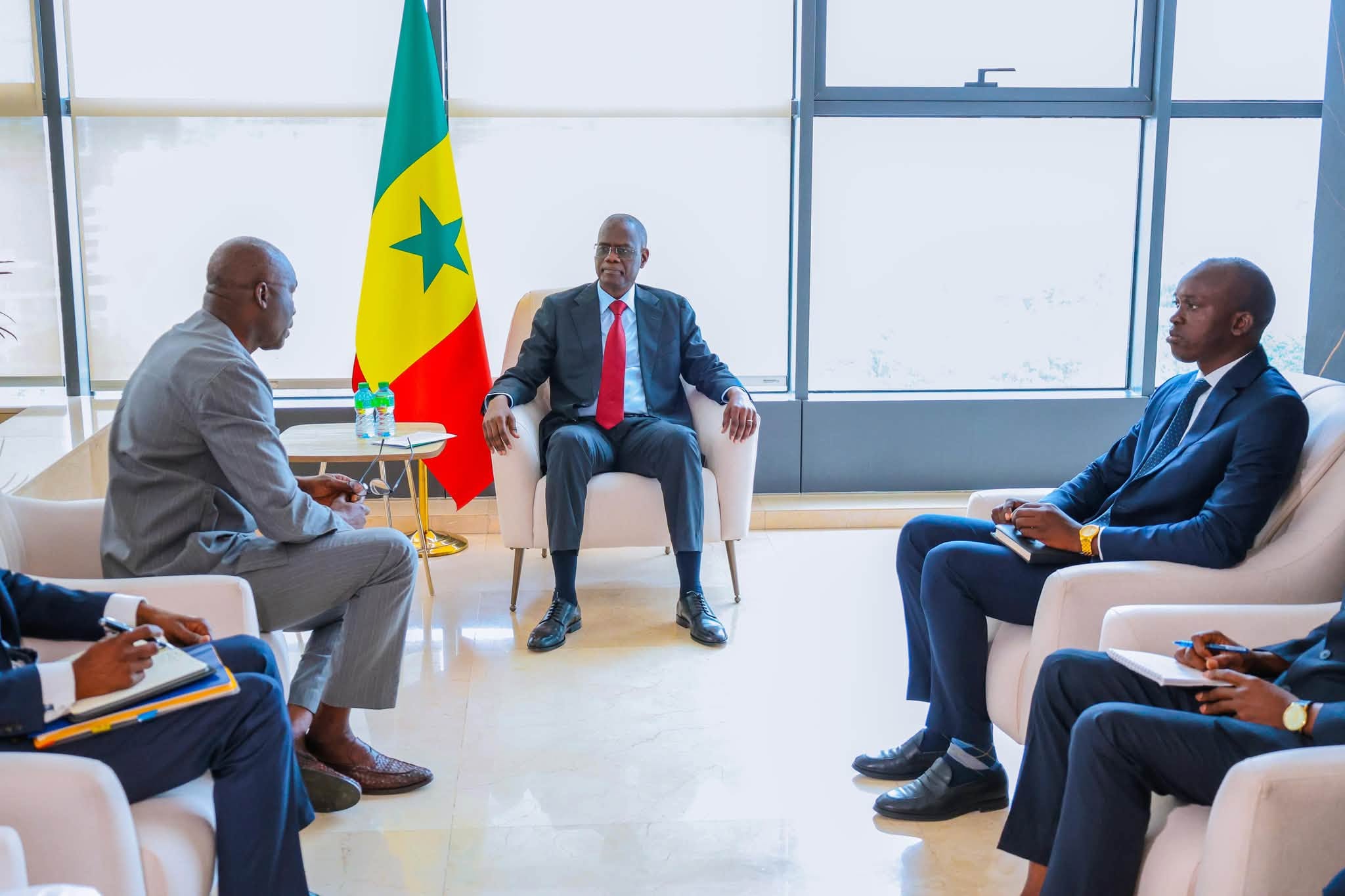Le Premier ministre Ahmadou Al Aminou Lô reçoit le procureur adjoint de la CPI