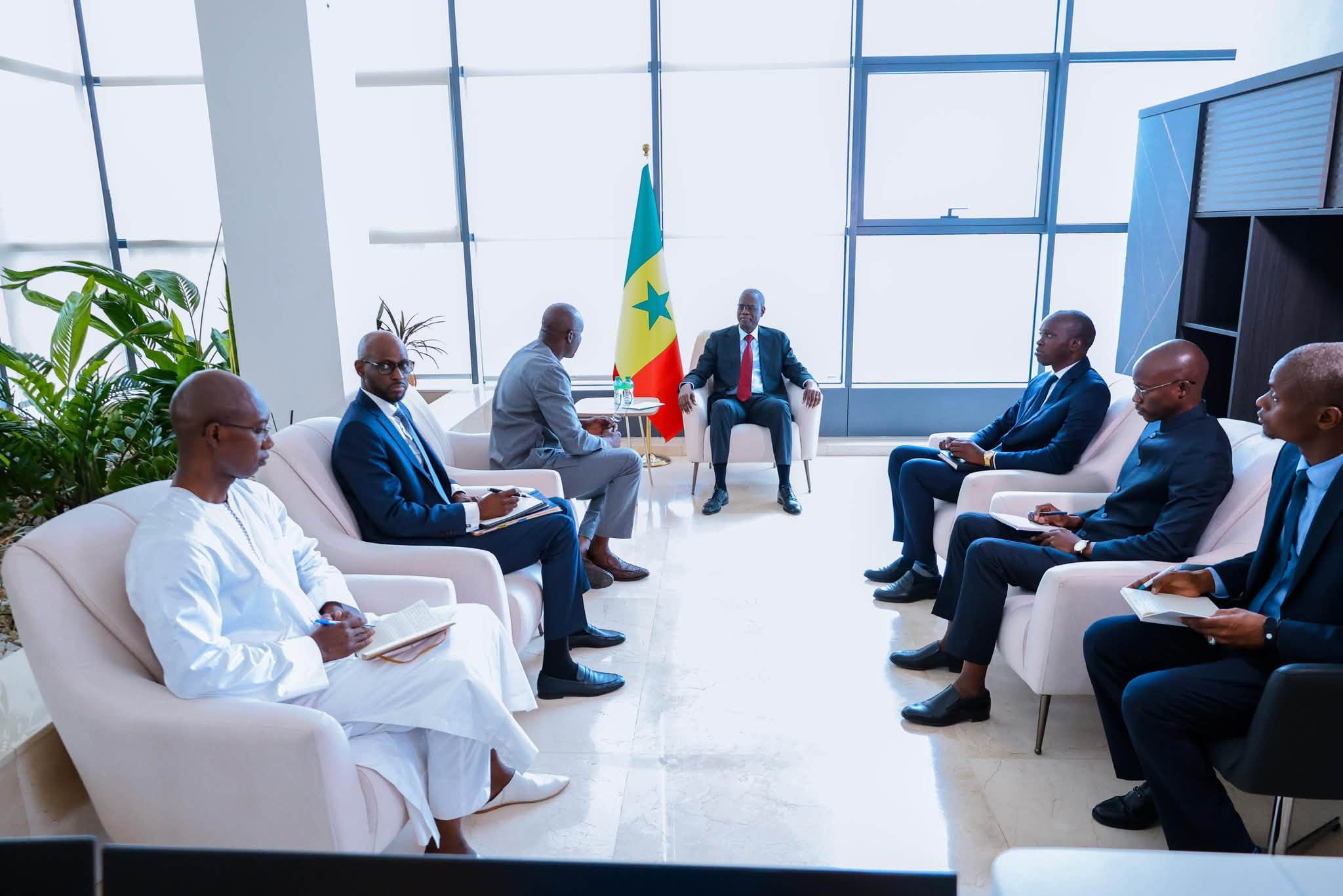 Le Premier ministre Ahmadou Al Aminou Lô reçoit le procureur adjoint de la CPI