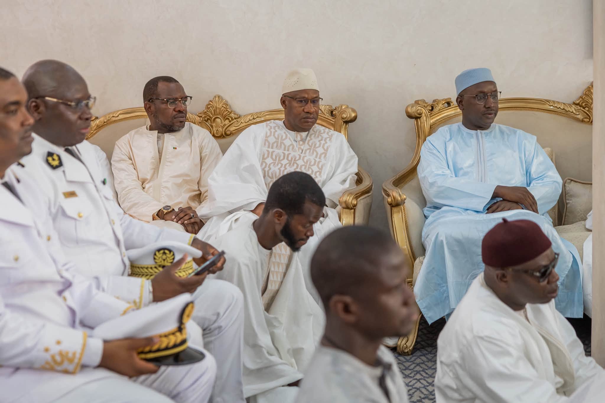 À Tivaouane, Bassirou Diomaye Faye échange avec Serigne Babacar Sy Mansour à l’approche du Mawlid