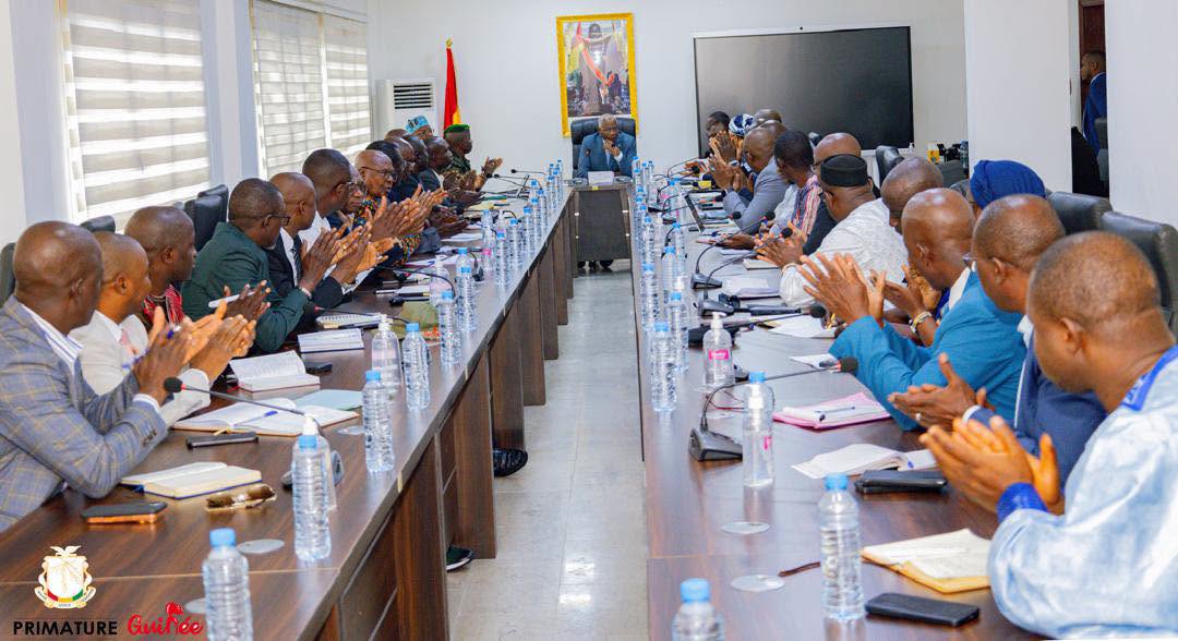 Guinée: le Premier ministre Amadou Oury Bah reçoit les inspecteurs généraux des départements ministériels