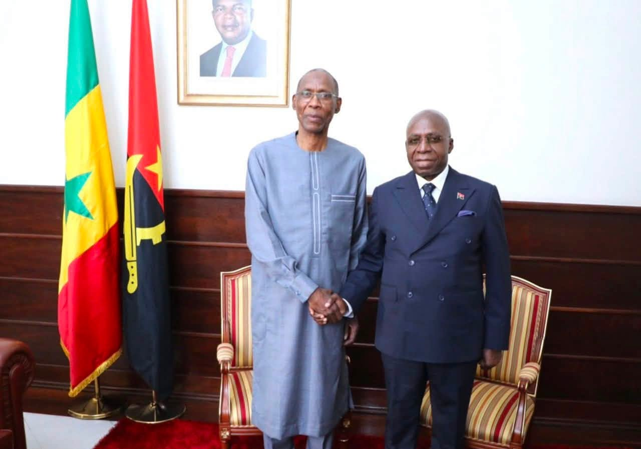 Diplomatie: Cheikh Niang s'entretient avec son homologue angolais Téte António en marge du sommet de l'UA