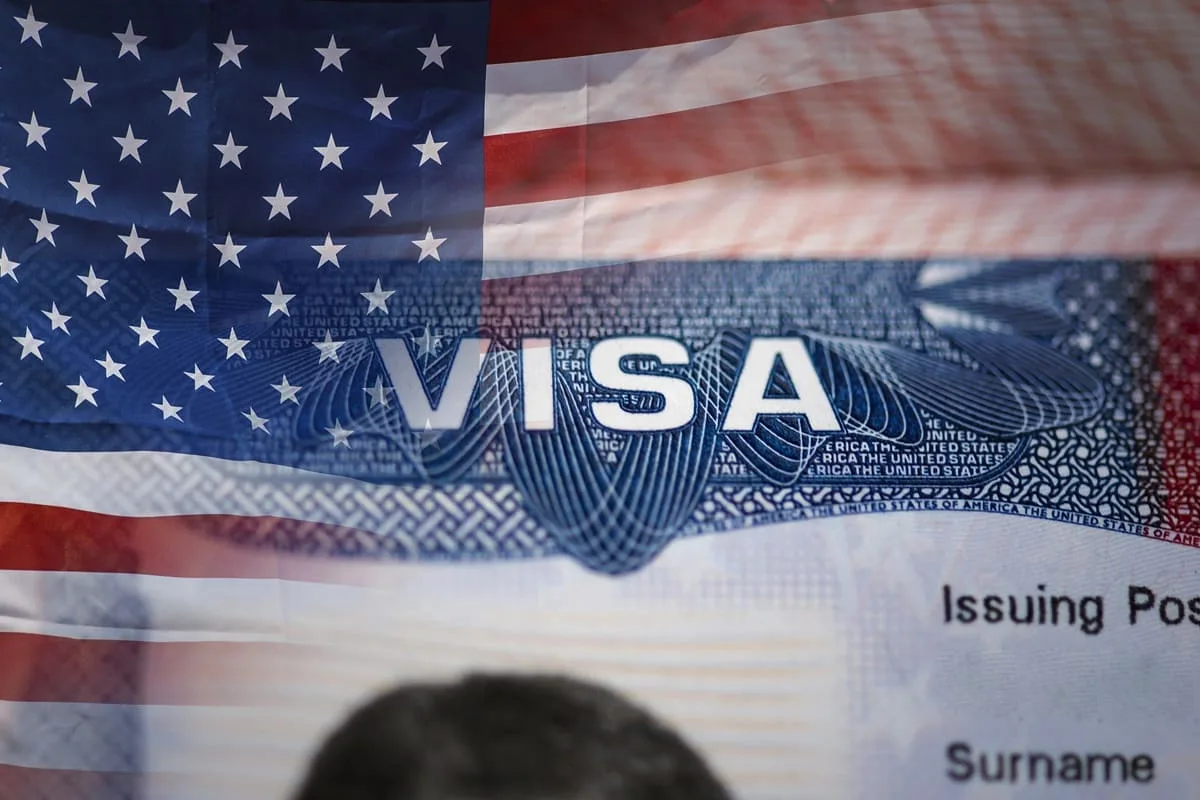 Immigration et Visas Américains: Les Délais de Traitement Font Flamber le Web