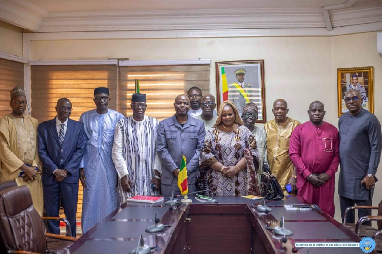 Mali : Le Ministre Mamoudou Kassogué reçoit le nouveau bureau de l'Ordre des Commissaires de Justice