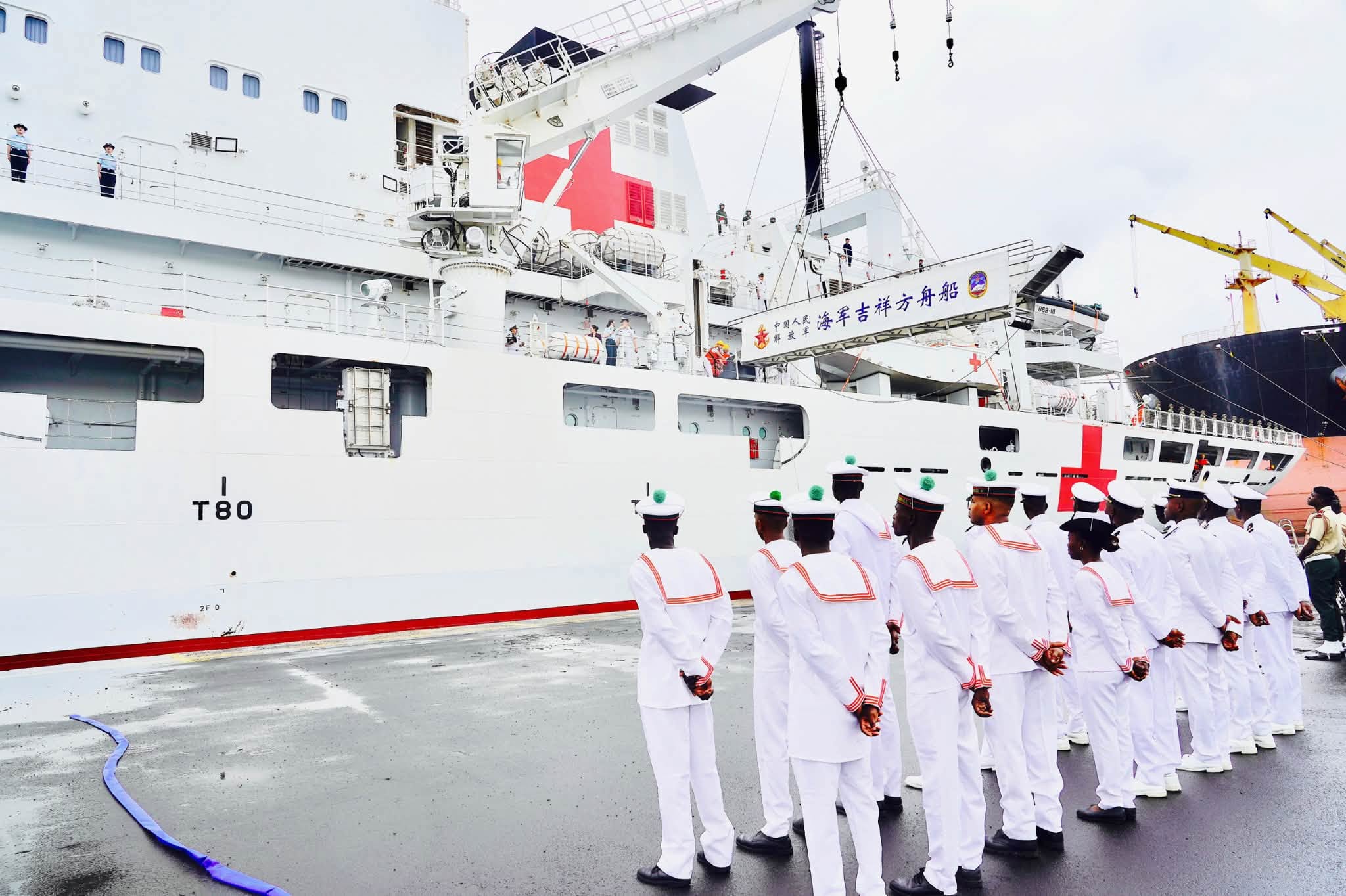 Coopération militaire et humanitaire : Le navire-hôpital chinois « JI XIANG FANG ZHOU » fait escale au Port Autonome de Dakar
