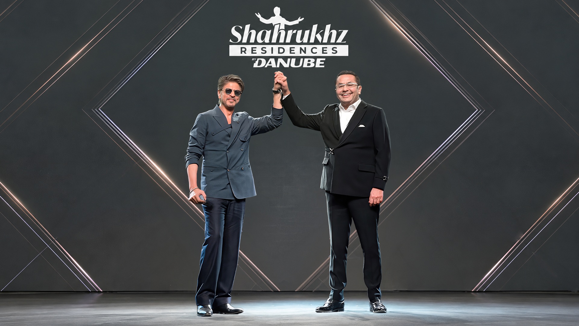 Shah Rukh Khan et Rizwan Sajan font équipe une nouvelle fois pour le projet résidentiel d’exception « Shahrukhz Residences by Danube », avec des penthouses exclusifs signés Gauri Khan.
