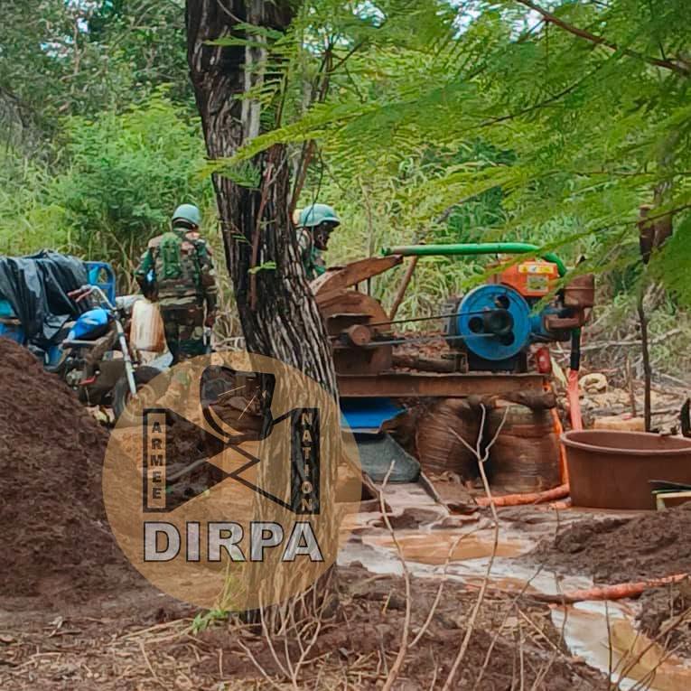 Tambacounda: L'Armée démantèle un site d'orpaillage clandestin sur la Falémé et saisit un important matériel